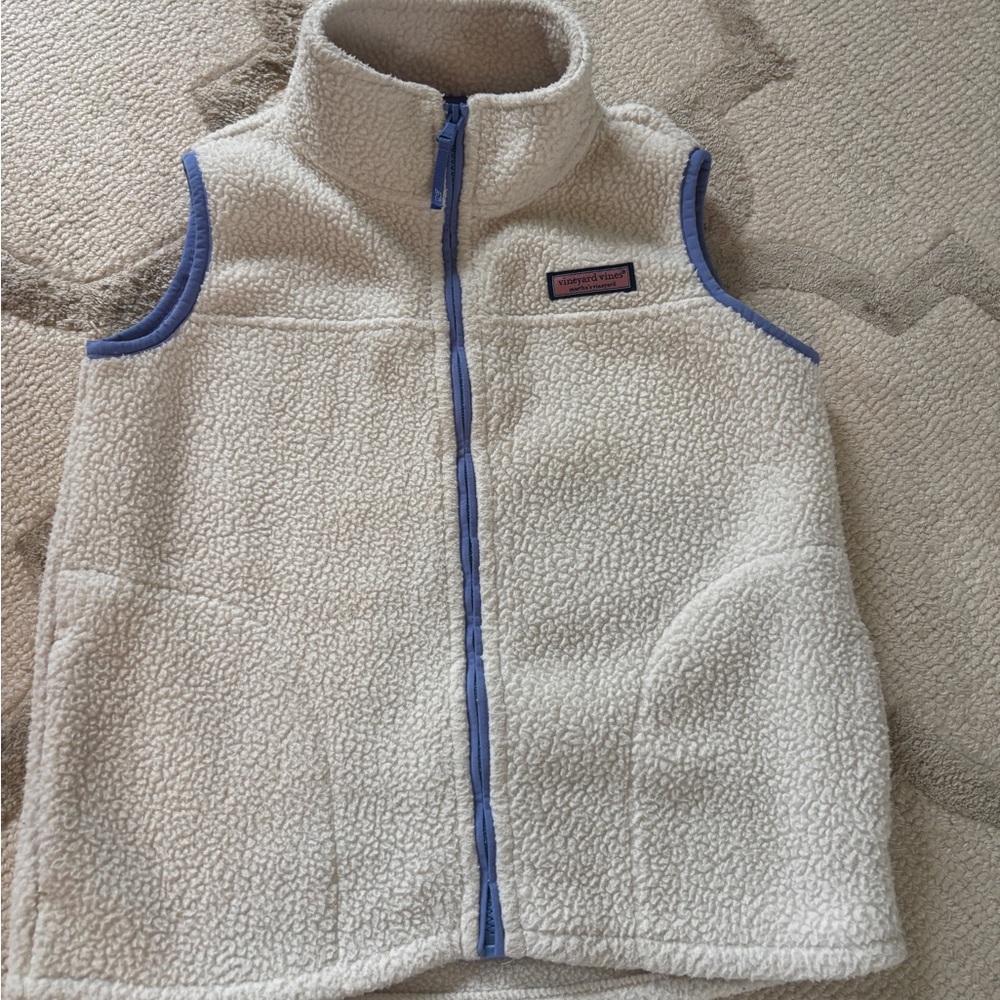 Vineyard Vines Cream Fleece with Blue Accents